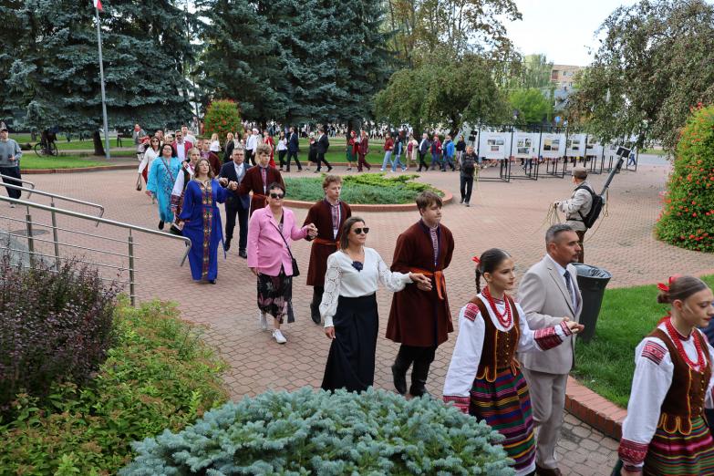 Nadbużańskie Spotkania Folklorystyczne zakończone „Polonezem z folklorem” /AUDIO/1