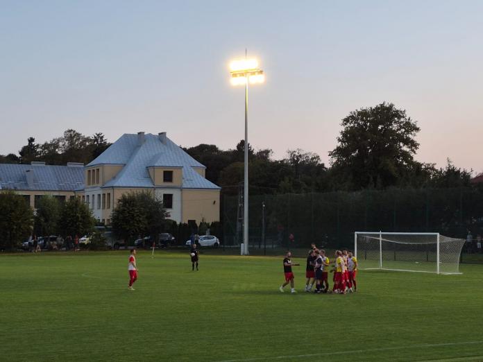LKS Milanów przegrywa derby po rzutach karnych. Victoria Parczew z awansem